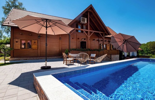 Kravarsko Haus | Rustic Cottage With Heated Pool, Velika Buna, Croatia