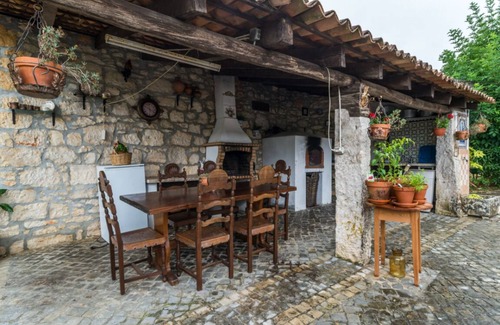 Ansiao Hütte | Valentes House -Ansion (bis zu 20 Personen, mit Garten, Grill und Terrasse)