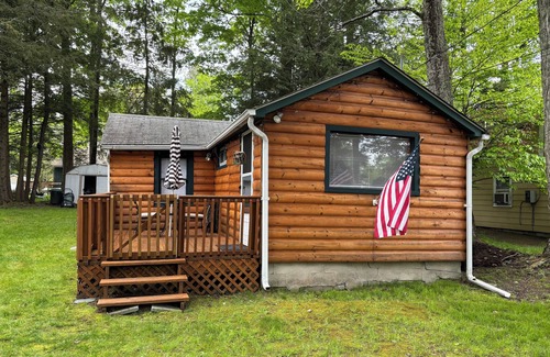 Smallwood Kabine | Rustic & cozy 2BR in Smallwood – dog friendly, near lake, hiking & Woodstock