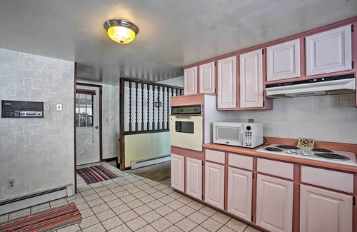 Lake Hütte | NEU! Retro Retreat mit privatem Dock am Crooked Lake!