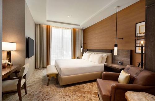 Moab Hotel | Rustic Elegance in Moab's Breathtaking Landscape! Unit w/ Pool & Mountain Views