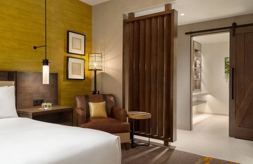 Moab Hotel | Rustic Elegance in Moab's Breathtaking Landscape! Unit w/ Pool & Mountain Views