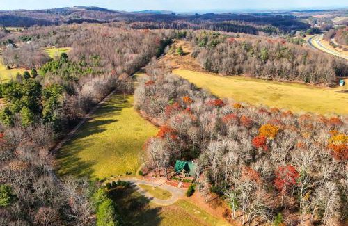Fancy Gap Haus | Rustic Fancy Gap Cabin with Blue Ridge Parkway Views
