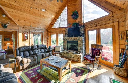 Fancy Gap Haus | Rustic Fancy Gap Cabin with Blue Ridge Parkway Views