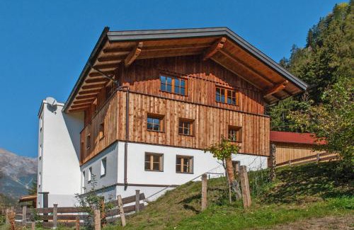 Tobadill Wohnung | Rustic Farm in Tyrol with Mountain Views
