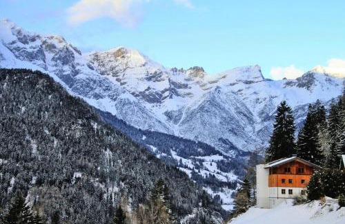 Tobadill Wohnung | Rustic Farm in Tyrol with Mountain Views
