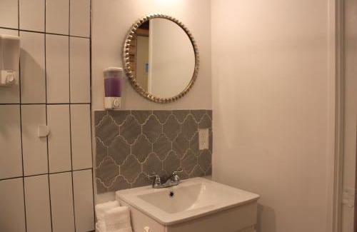 Ucluelet Haus | Rustic Guest Suite