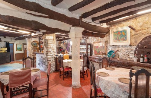 Tolva Haus | Rustic Holiday Home in Tolva near Mont Rebei Lake