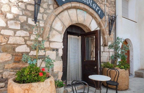Tolva Haus | Rustic Holiday Home in Tolva near Mont Rebei Lake