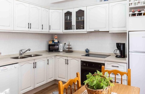 Niguelas Villa | Rustic house with fireplace and wifi