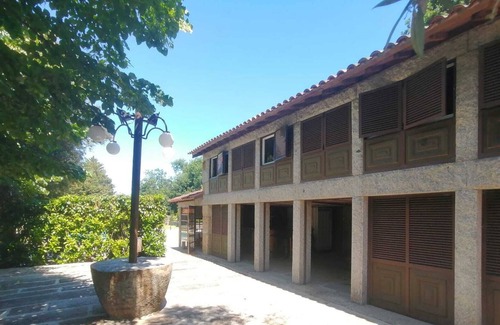 Sao Jorge de Selho Haus | Rustic House With Pool and Barbecue