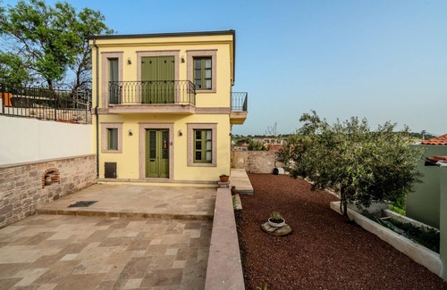 Ayvalik City Center Villa | Rustic House with View, Balcony in Ayvalik