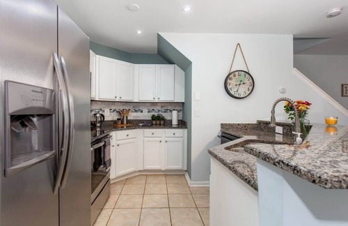 Edgewood Haus | Rustic-Industrial 2/MARTA/Good Eats/Sleeps 6