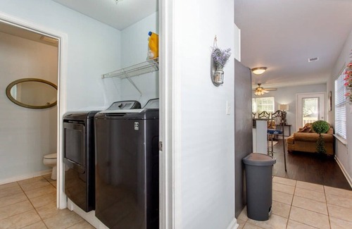 Edgewood Haus | Rustic-Industrial 2/MARTA/Good Eats/Sleeps 6