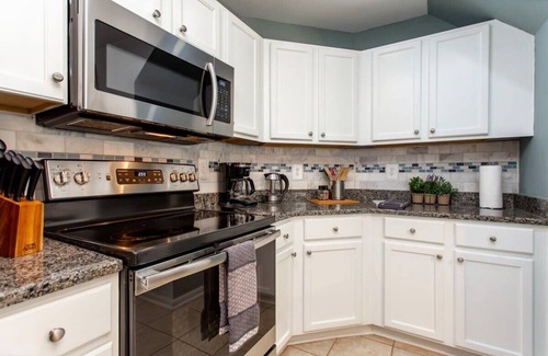 Edgewood Haus | Rustic-Industrial 2/MARTA/Good Eats/Sleeps 6