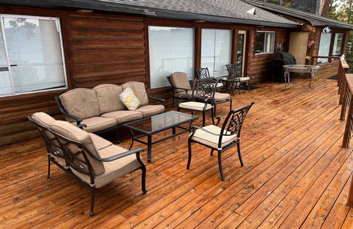 Dollar Point Kabine | Rustic Lake Front Family Cabin with Beautiful Views