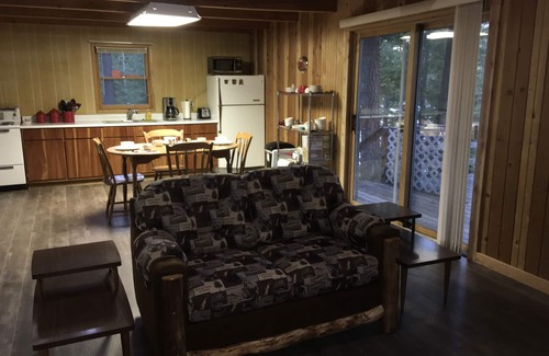 West Glacier Kabine | Rustikale Lakeside Cabin - 3 Meilen vom Glacier Park - bekommen eigenen Strand & Dock!