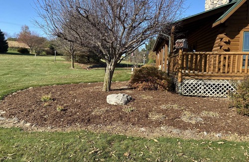 Johnson Creek Haus | Rustic large log home w/3 full baths in country; midway between Madison & Milw
