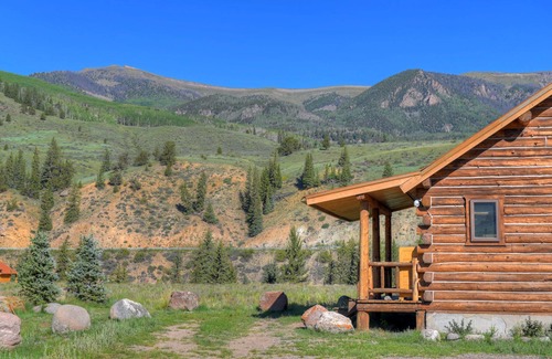 Creede Haus | Rustic Log Cabin - Close to Creede - Picturesque Views