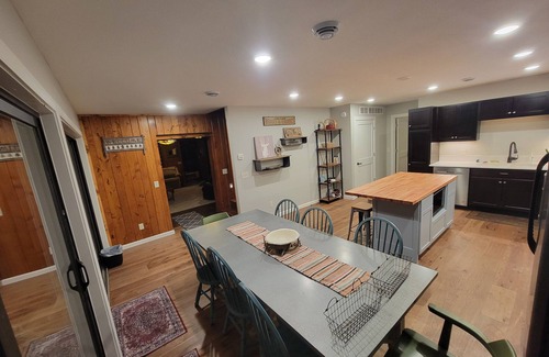 Longville Kabine | Rustikale Blockhütte mit Ponton, Etagenhaus und Whirlpool auf dem Beautiful Woman Lake