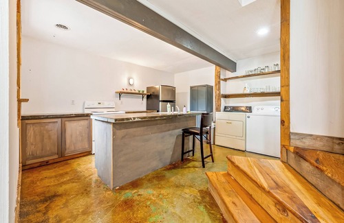 Blacksburg Haus | Rustic log cabin with modern comforts, scenic views, and cozy spaces for the perfect getaway.