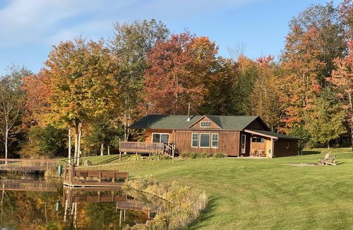Dansville Kabine | Rustic Log Cabin with Pond and Breathtaking View