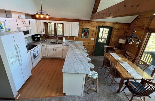 Timber Creek Kabine | Rustic Log Cabin with amazing view of Lake Gaston!