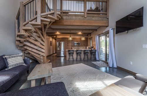 Coram Eigentumswohnung | Rustic Luxury Condo 2bed/2bath Private Hot Tub-Just minutes from Glacier 4-1