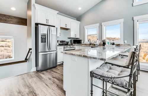 Fish Haven Kabine | Rustic Luxury Modern Cabin Mins to Lake, Trails