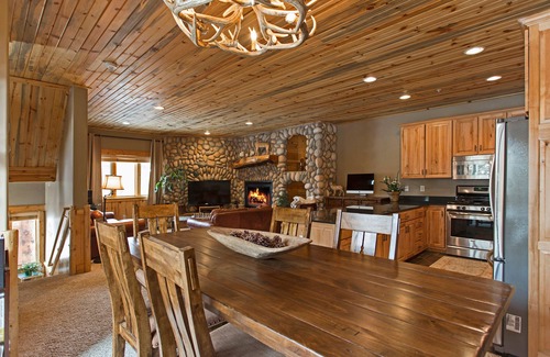 South Snyderville Basin Eigentumswohnung | Rustikaler Bergcharme im The Canyons