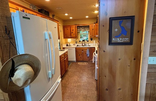 Mountain Rest Kabine | Rustic Mountain Lake Luxury - Pet Friendly, Playstation 5, Fast Internet, Dock