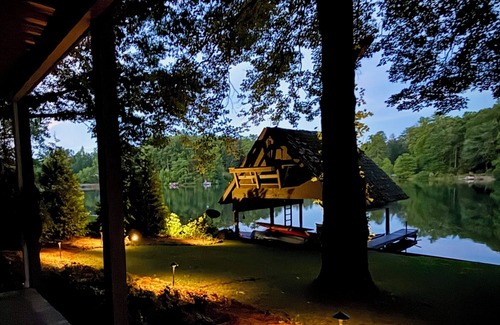 Mountain Rest Kabine | Rustic Mountain Lake Luxury - Pet Friendly, Playstation 5, Fast Internet, Dock