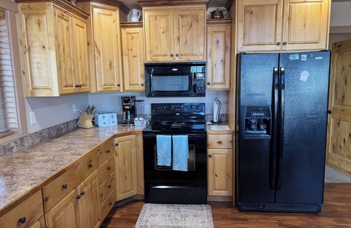 Sweetwater Kabine | Rustic Mountain Lake Escape