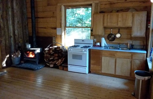 Nevada City Kabine | "Geronimo Cabin - Flucht in die Natur"