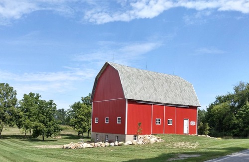 Duplain Haus | Rustic Red Barn Event Venue