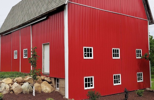 Duplain Haus | Rustic Red Barn Event Venue
