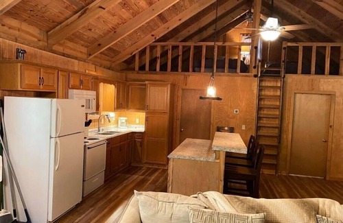 Oakland Haus | Rustic Retreat at Enid Lake