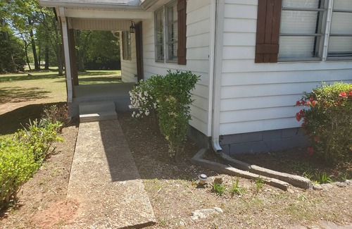 Stockbridge Haus | Rustic Retreat & Smokehouse Eats, 3BR Home, Event Space w/Food Truck Stockbridge