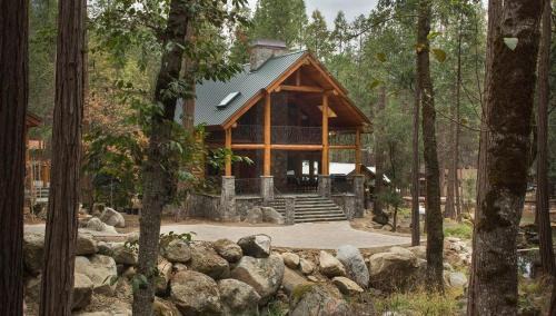 North Wawona Haus | Rustic Retreat