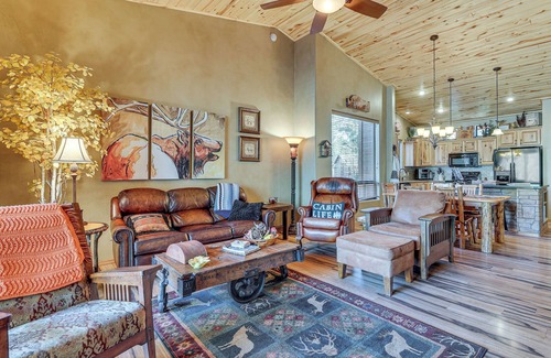 Torreon Haus | Rustic Retreat w/ Spacious Deck in Show Low!