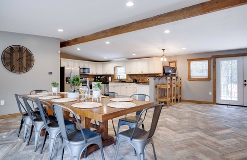 Jonas Haus | Rustic Retreat with Game Haven