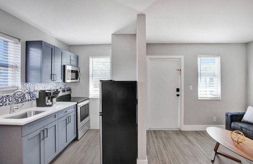 Poinciana Park Wohnung | Rustic Retreats: Beachy 1BR in the heart of Fort Lauderdale