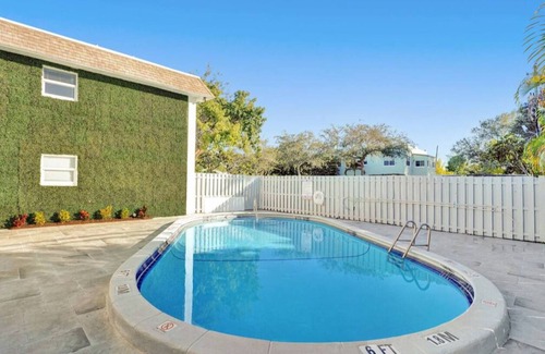 Poinciana Park Wohnung | Rustic Retreats: Beachy 1BR in the heart of Fort Lauderdale