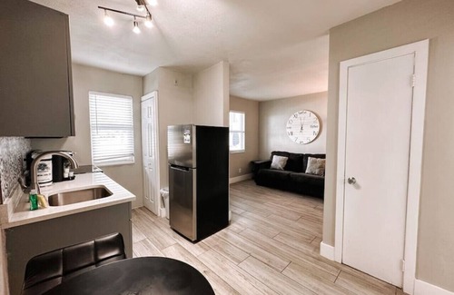 Poinciana Park Wohnung | Rustic Retreats: Beachy 1BR in the heart of Fort Lauderdale