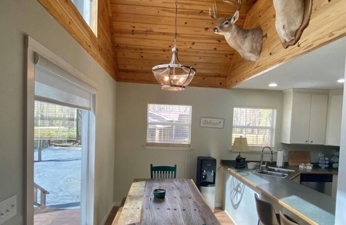 Pangburn Kabine | Rustic River Cabin: Your Slice of Heaven