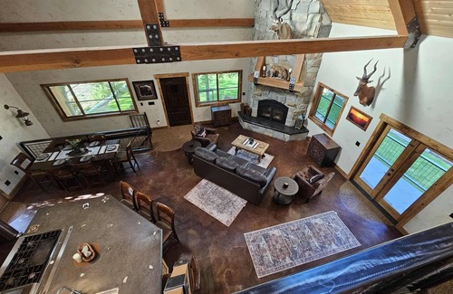 Price Haus | Rustic Riverside Ranch Getaway