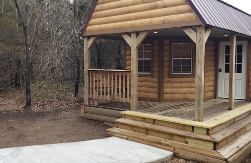 Tulsa Kabine | Rustic Tiny Cabin with private hot tub 7mins from downtown