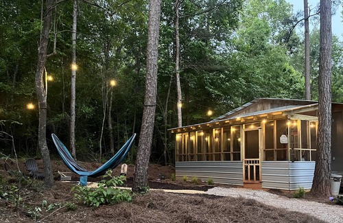 Wedowee Kabine | Rustic Tiny House - Cheaha State Park -Lake Wedowee with Hot Tub , Sleep 2