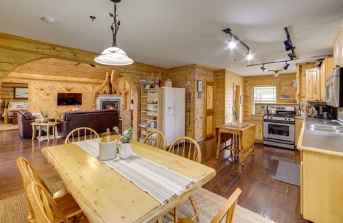 Tustin Kabine | Verschwenderische Tustin-Kabine auf 7 Morgen mit Feuerstelle und Veranda!