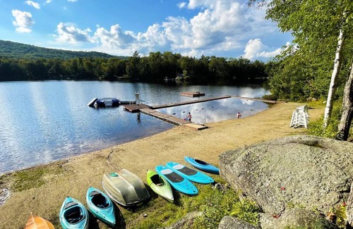 Windsor Haus | Rustic Updated Cozy Lake House! Close to skiing!